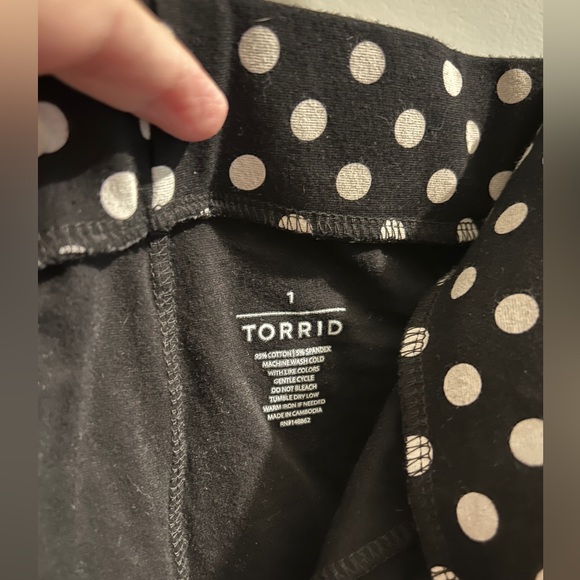 Black 11” inseam polka dot bike shorts, size 1X Torrid - Picture 4 of 5